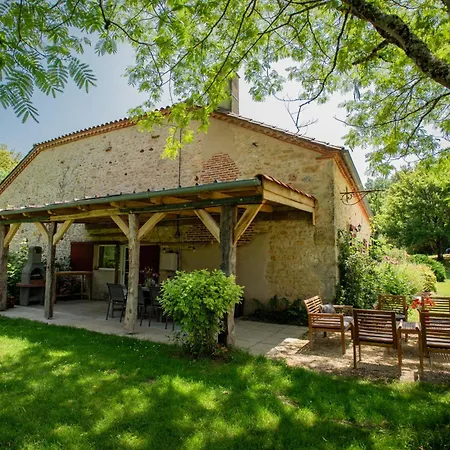 La Ferme De Belbouys بيت للعطل *